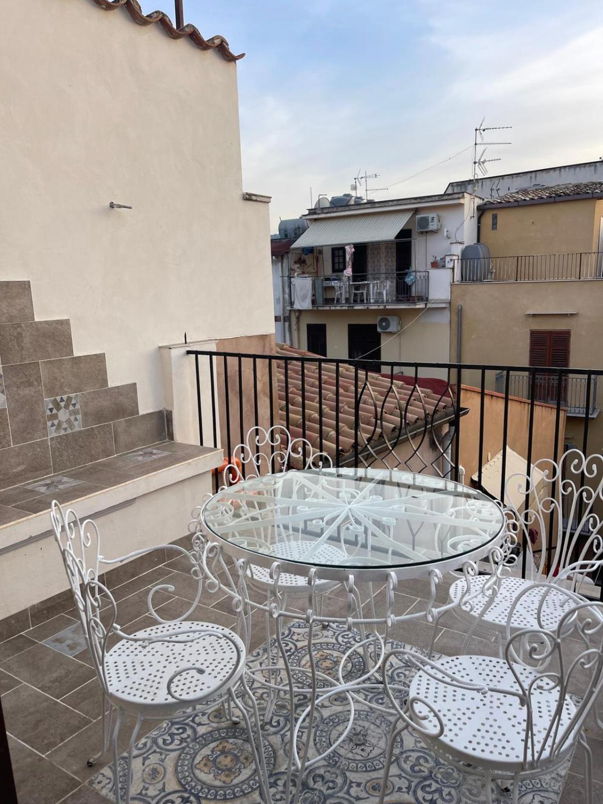 B&B Antichi Cortili Termini Imerese Eksteriør billede