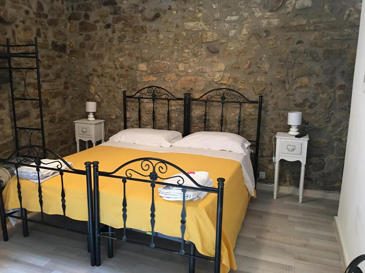 B&B Antichi Cortili Termini Imerese Eksteriør billede